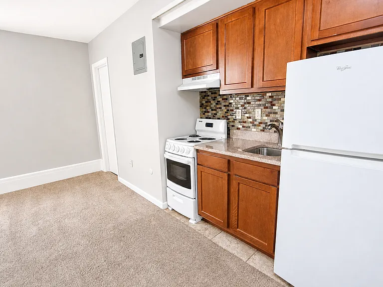 300 Melwood Ave — Photo 4