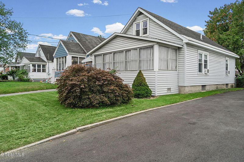 3rd image of 3025 Edgewood Avenue