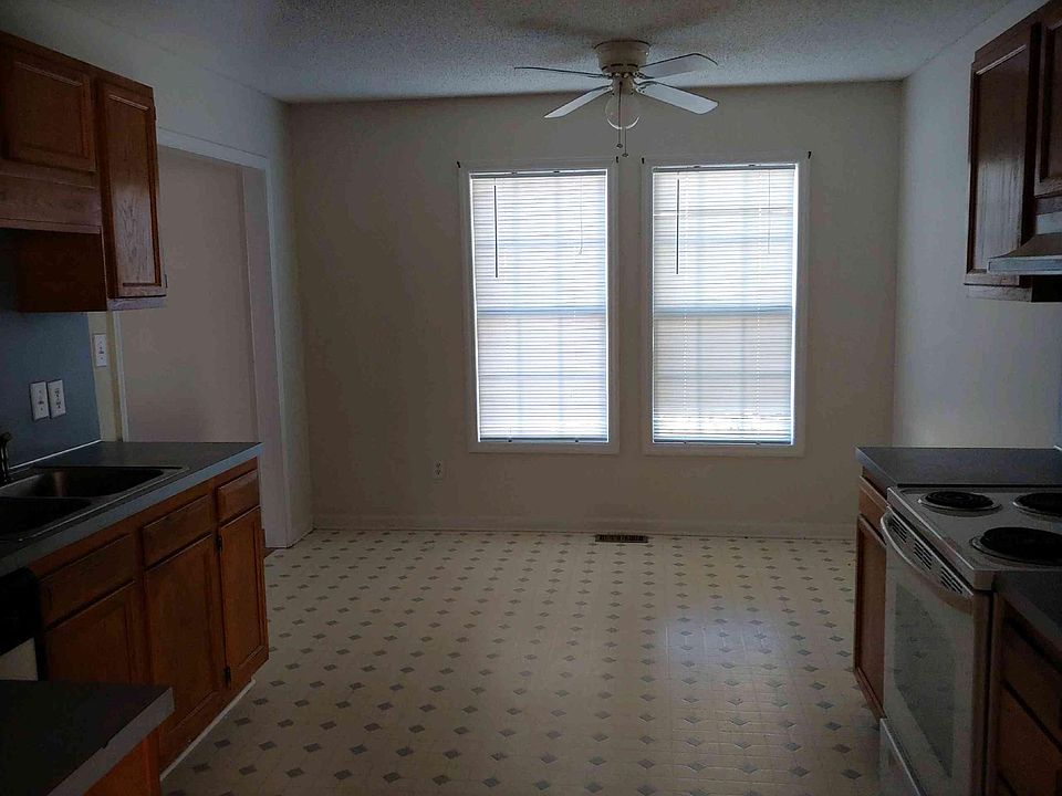 2nd image of 9 Oak Meadow Ln