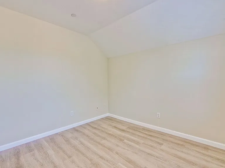 352 Beemer Ave — Photo 30
