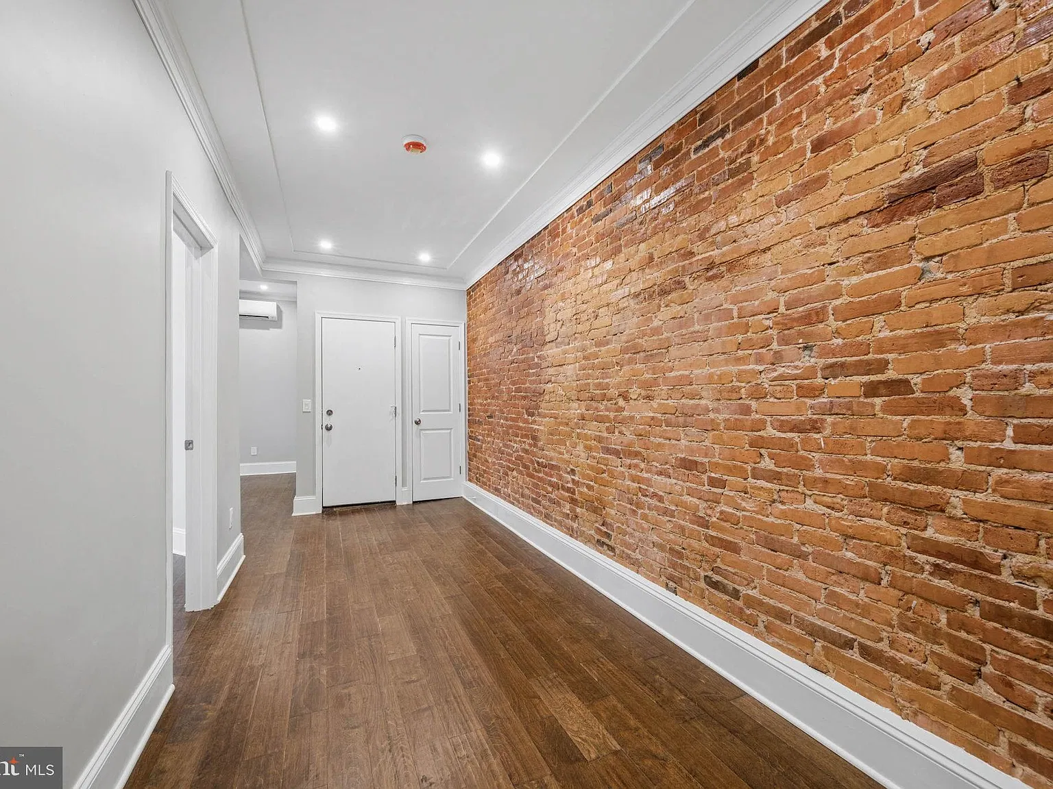 2 bed, 1.0 bath, 850 sqft, $1,800 — Photo 4