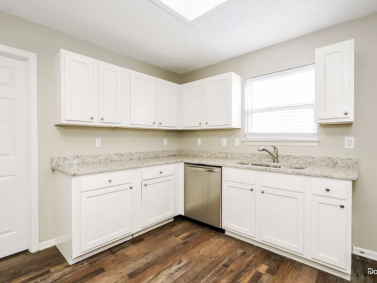 2303 Westmere Dr — Photo 6