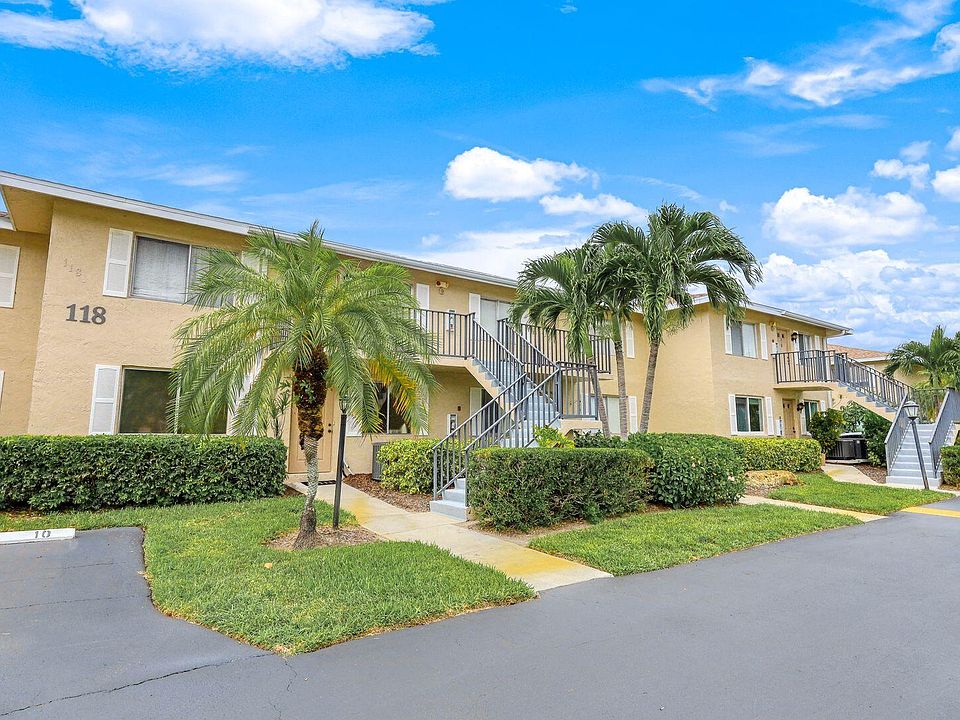 1st image of 118 Palm Dr #4