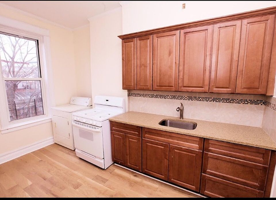 1st image of 60 65 68 Ave #02