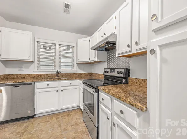 2715 Selwyn Ave APT 34, Charlotte, NC 28209