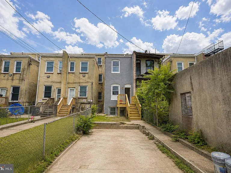 1922 W Baltimore St — Photo 30
