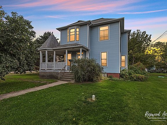 2nd image of 106 N Chicago St