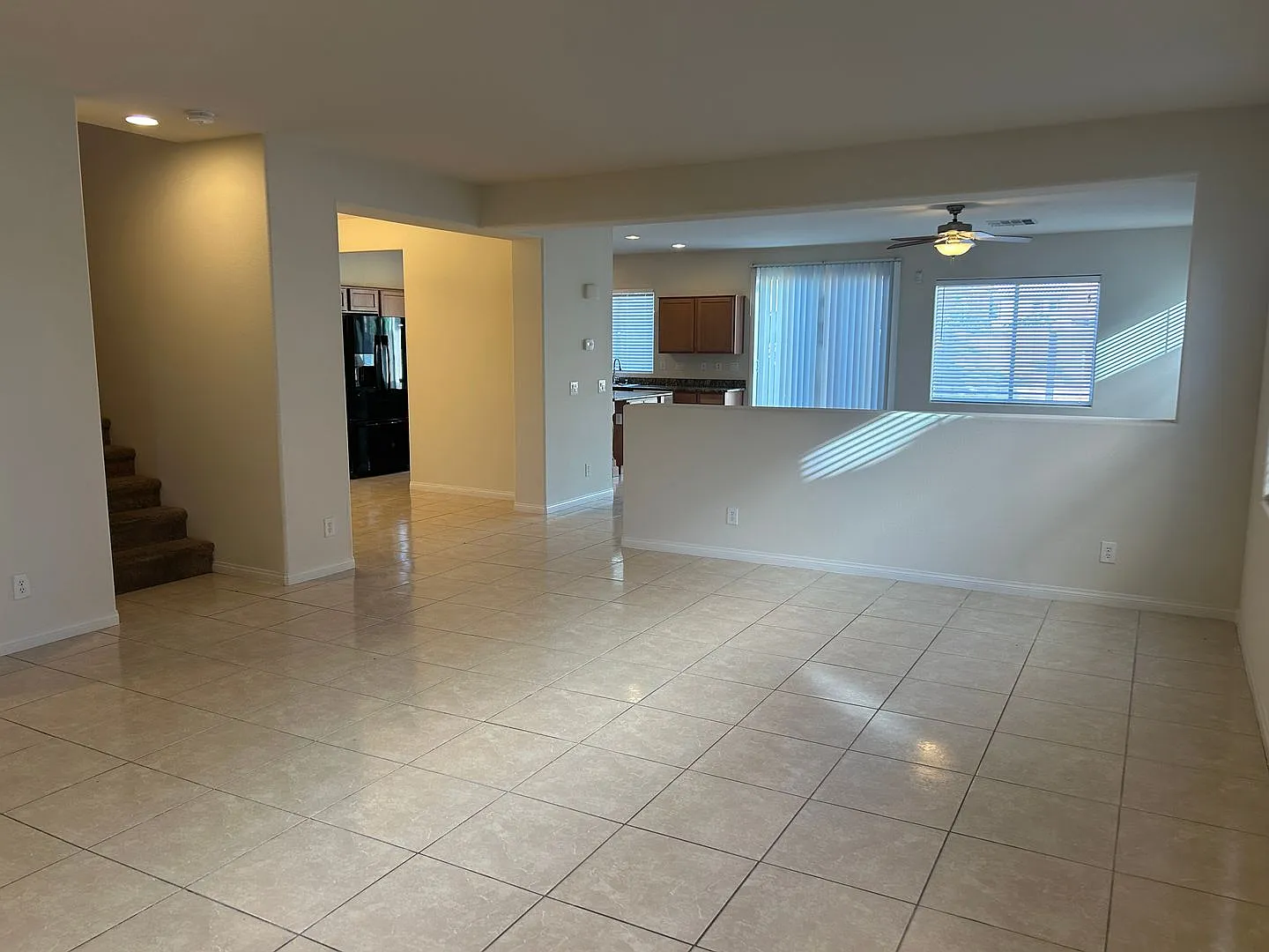 4 Bedroom home in Rhodes Ranch — Photo 2