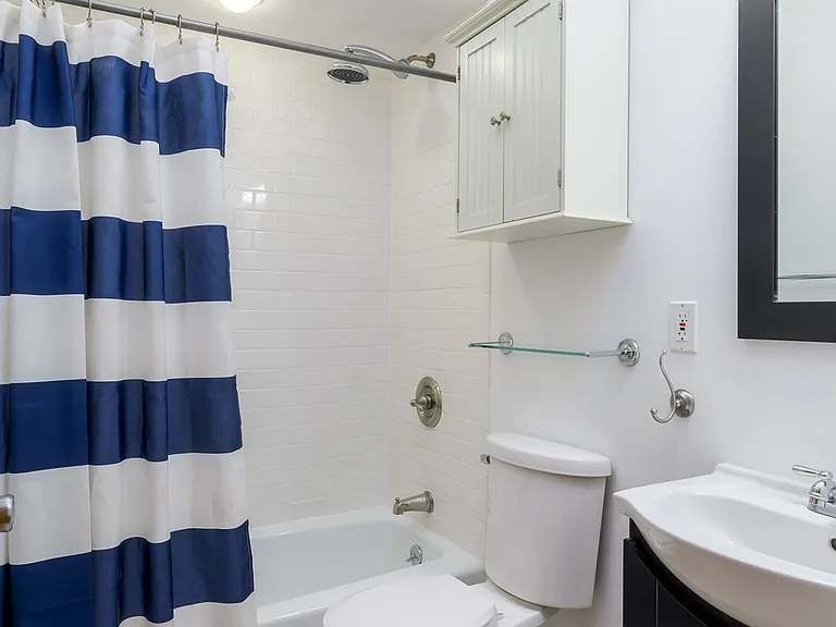440 De Graw St #2 — Photo 7