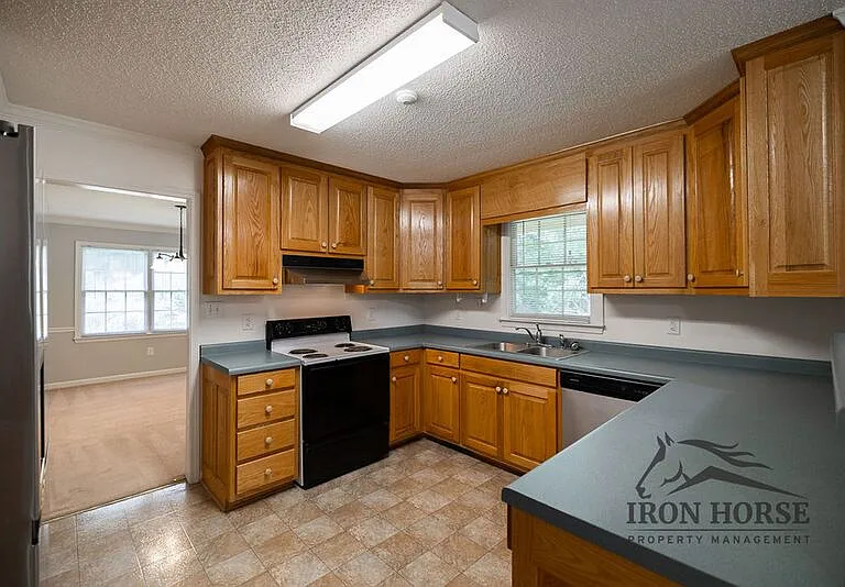 8671 Macon Hwy — Photo 11