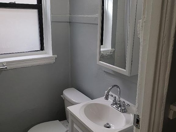 4th image of 4735 N Beacon St