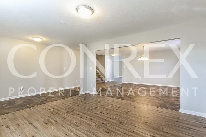 2111 Oaks Dr #12 — Photo 2