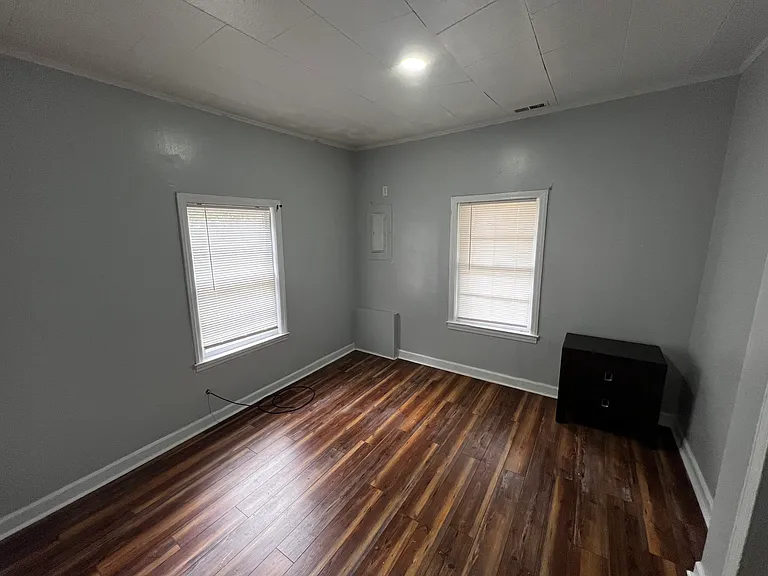 1906 Burnett Ave — Photo 13