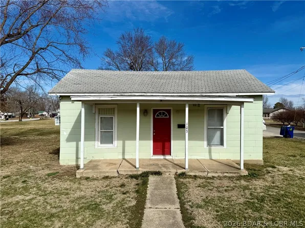 103 McNair St, Versailles, MO 65084