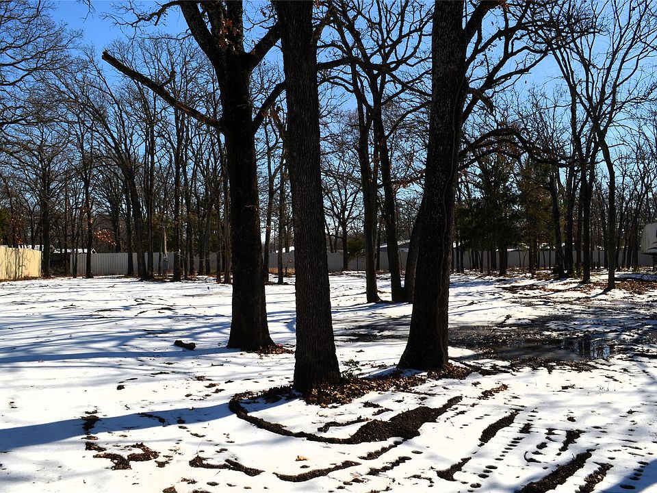 1st image of 129 Lake Shadows Cir