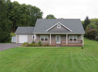 244 Hook Rd, Farmington, NY 14425