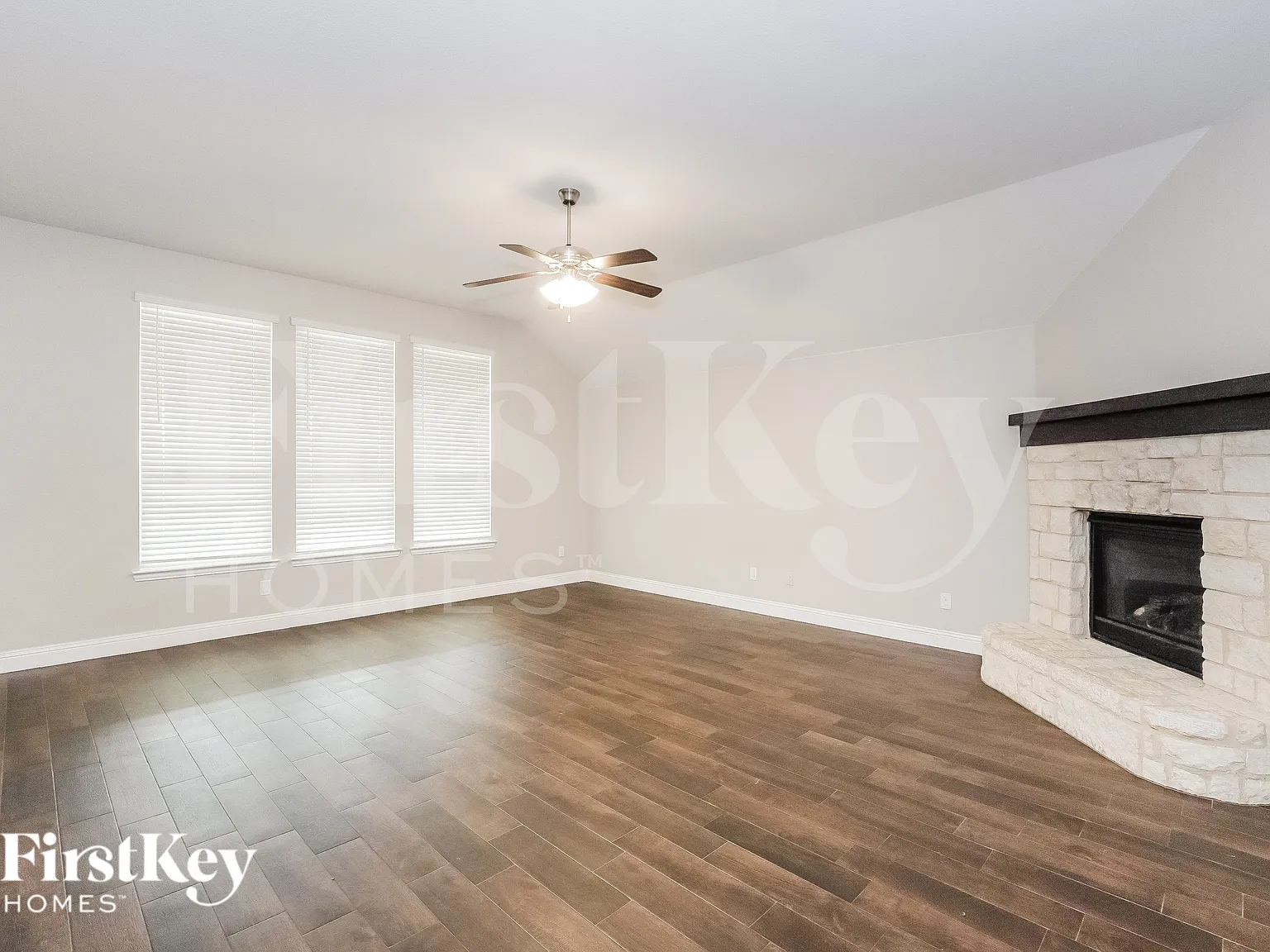 4 bed, 3.0 bath, 2639 sqft, $3,545 — Photo 3