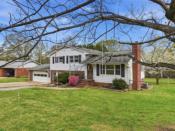 2nd image of 11 Spring Valley Rd