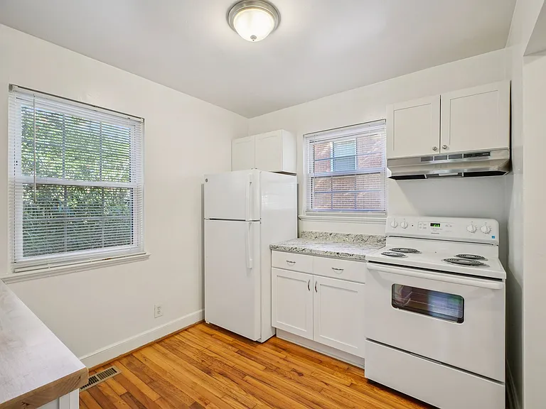 Trinity Park Apartments — Photo 8