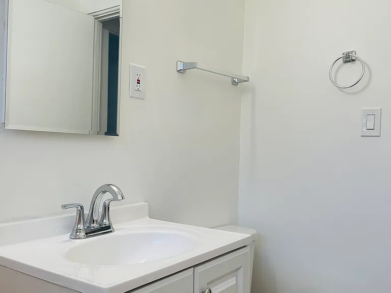 4506 Illinois St — Photo 11