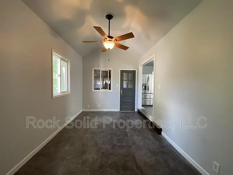 416 E 3rd St — Photo 8