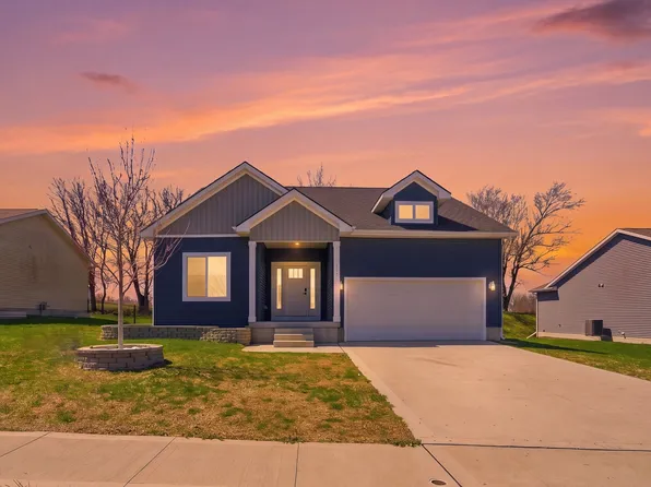 704 Patchett Dr NE, Mitchellville, IA 50169