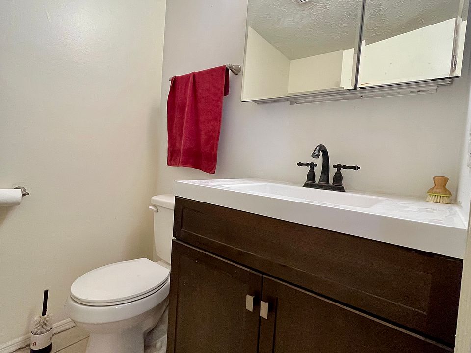1st floor bathroom