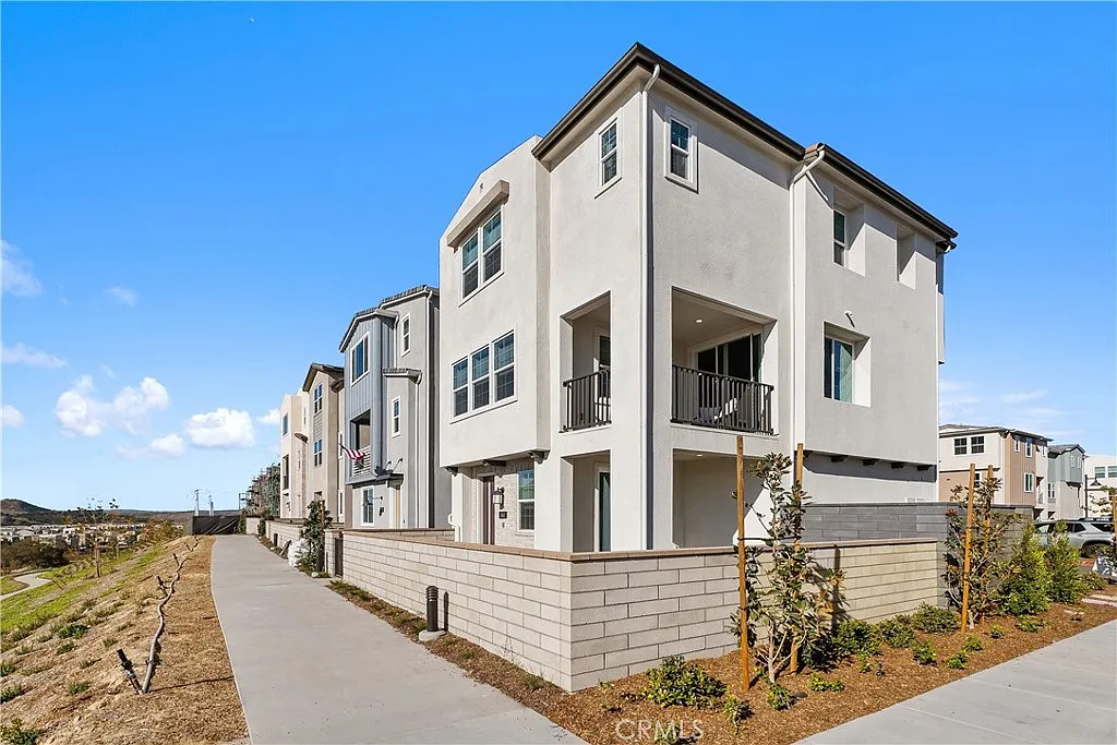 3 bed, 1597 sqft, $7,250 — Photo 3