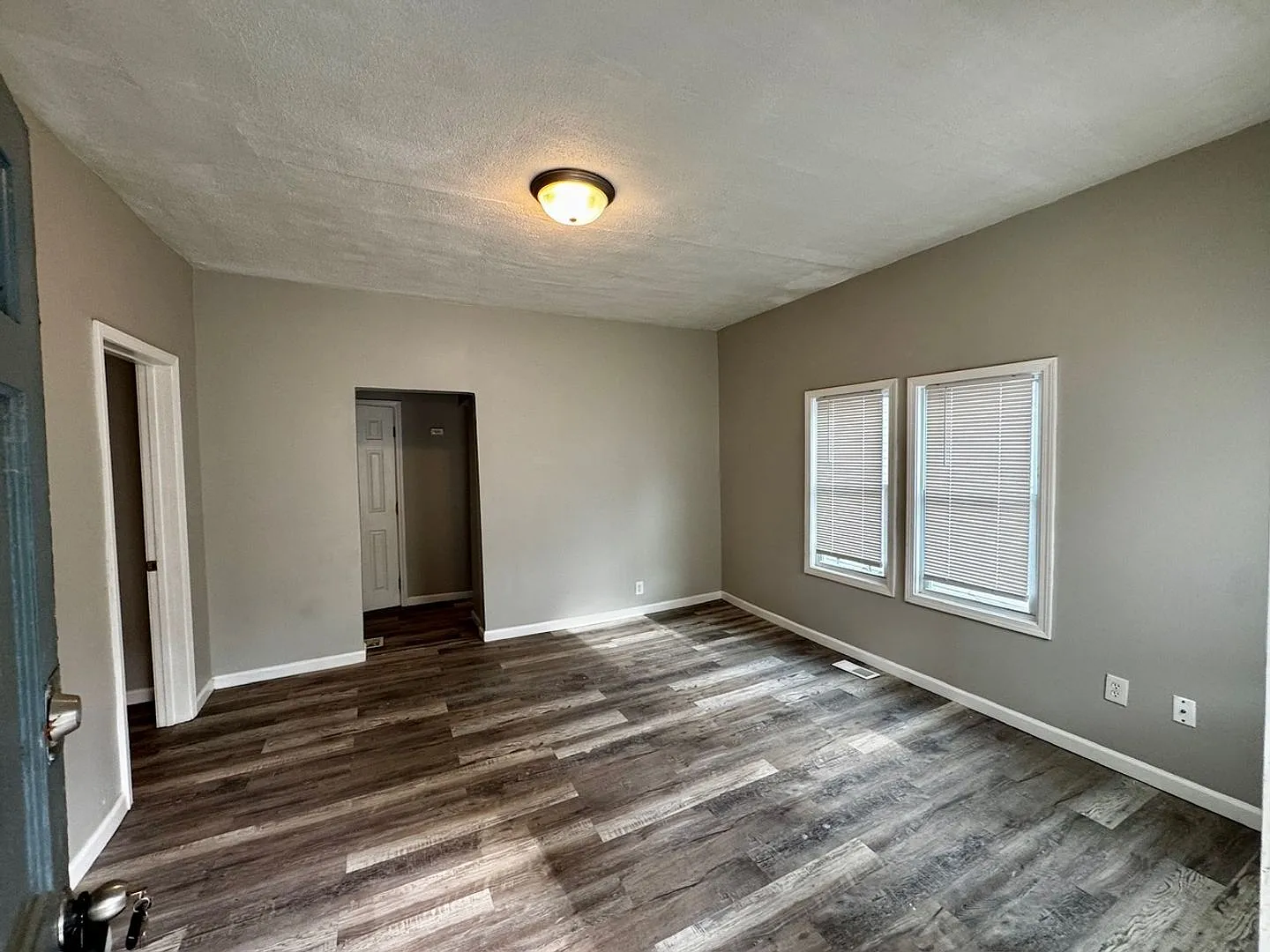 Move-In Special - 1/2 Month Free Rent 3 Bed 1 Bath - Single Family House — Photo 3