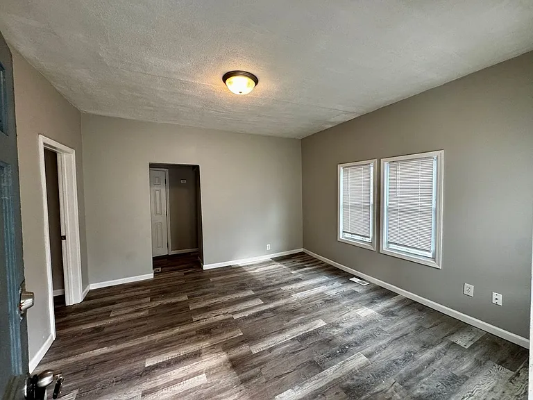 3627 Parthenia Ave — Photo 3