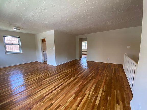 LIVING ROOM (L-shape)