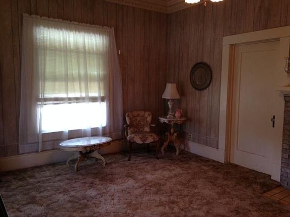 4th image of 900 S Commercial Ave