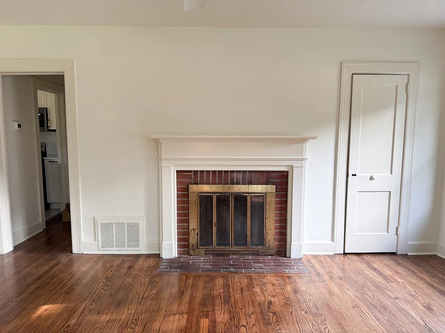 3 bed, 1080 sqft, $1,975 — Photo 4
