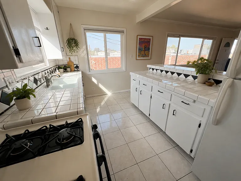 714 Bay St #3 — Photo 8