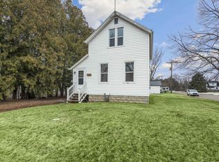 2823 Gilbert St, Marinette, WI 54143