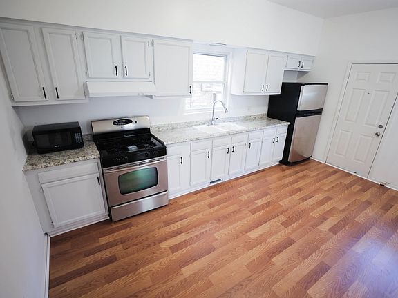 2nd image of 3321 S Lituanica Ave #1