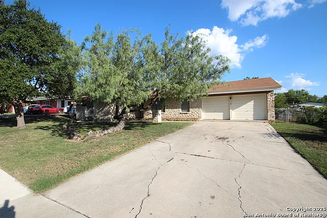 3 bed, 2.0 bath, 1449 sqft, $1,490 — Photo 3