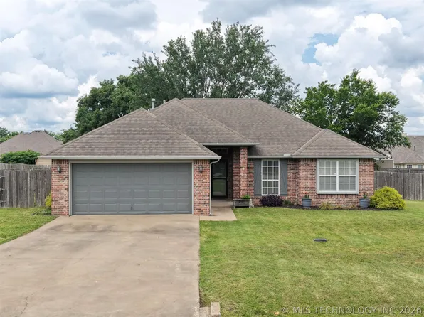 1108 S Mockingbird Ln, Skiatook, OK 74070