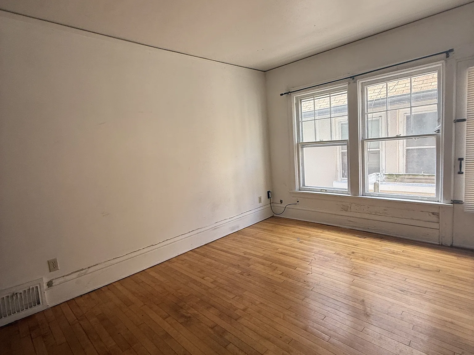 622 Howard Place - D — Photo 2