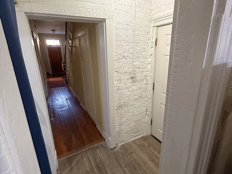 717 W Clay St — Photo 8