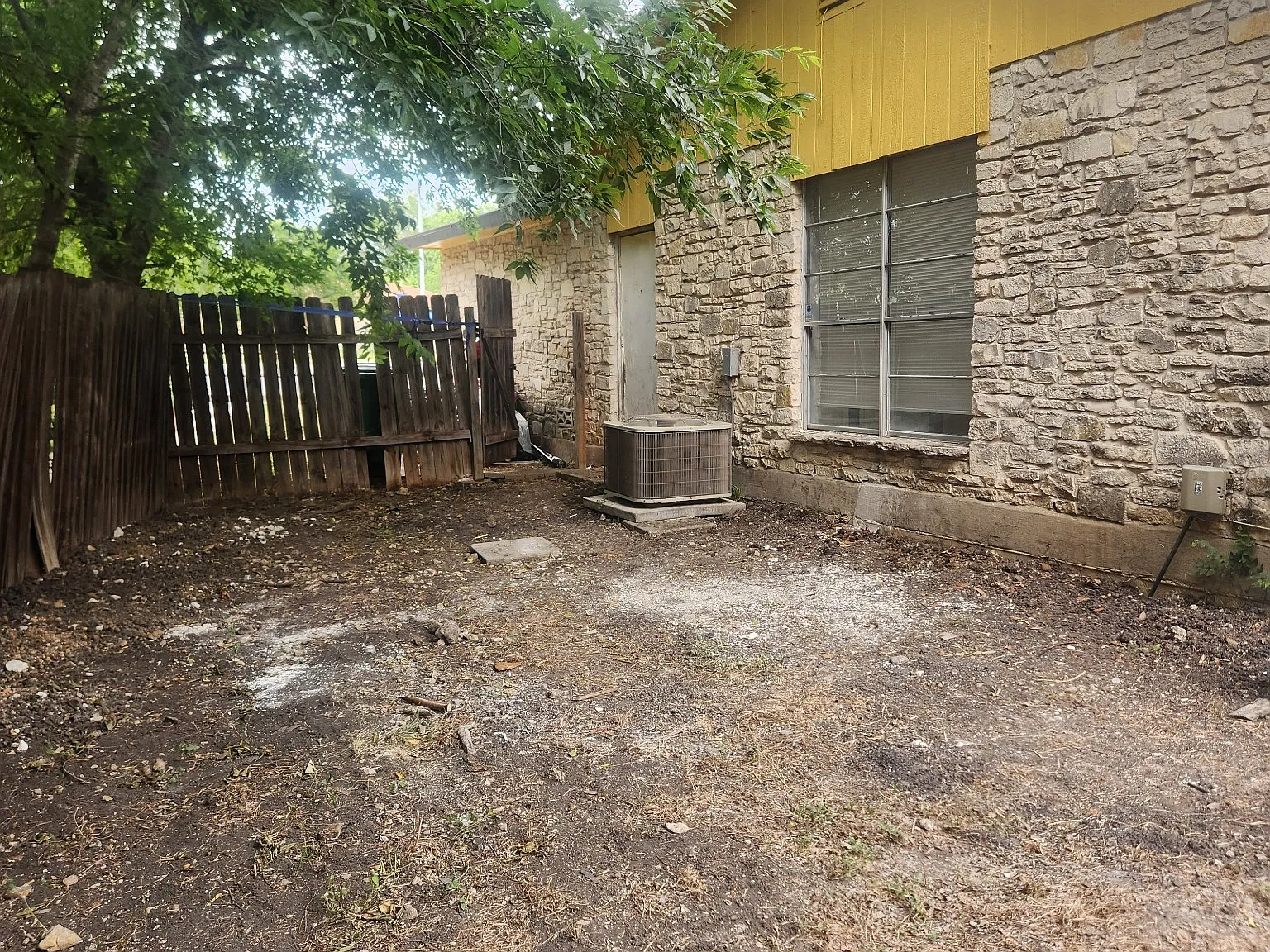 3 bed, 1213 sqft, $1,995 — Photo 2