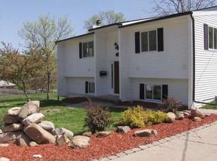 2608 Hickman Rd, Des Moines, IA 50310