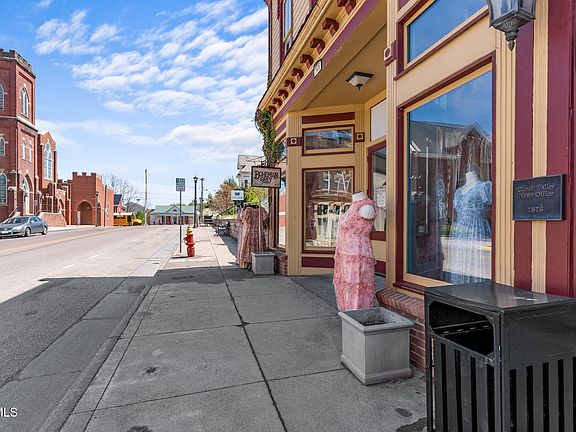 4th image of 145 Main St