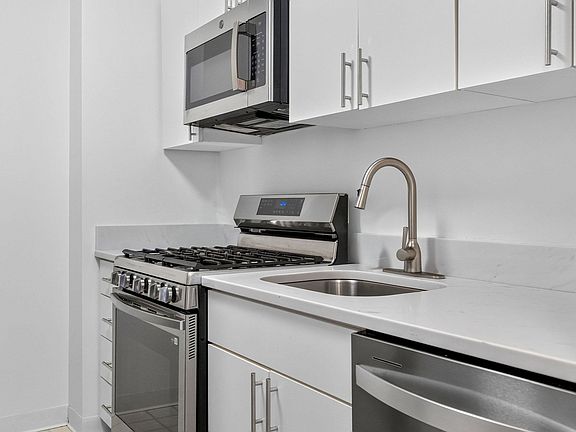 4th image of 33 Pond Ave APT 609