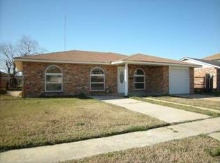 3304 Decomine Dr, Chalmette, LA 70043