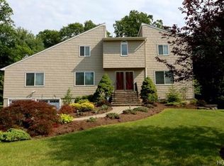 5 Virginia St, Valley Cottage, NY 10989