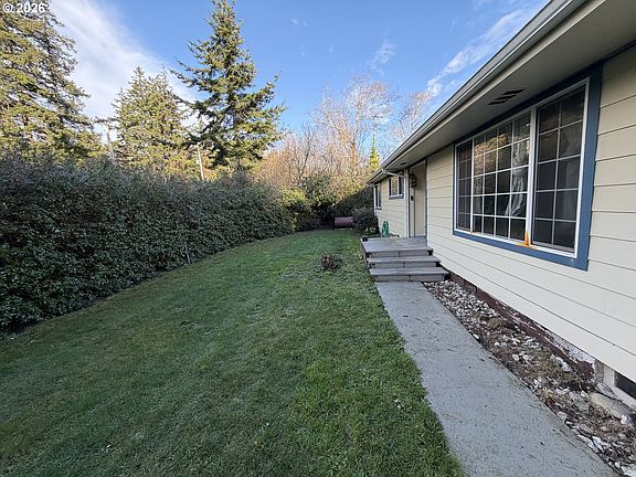 3rd image of 92738 Knapp Rd