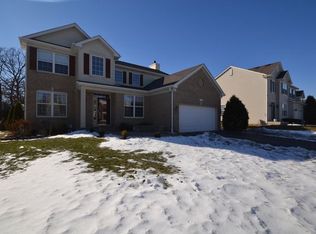 250 Meadowlark Cir, Lindenhurst, IL 60046