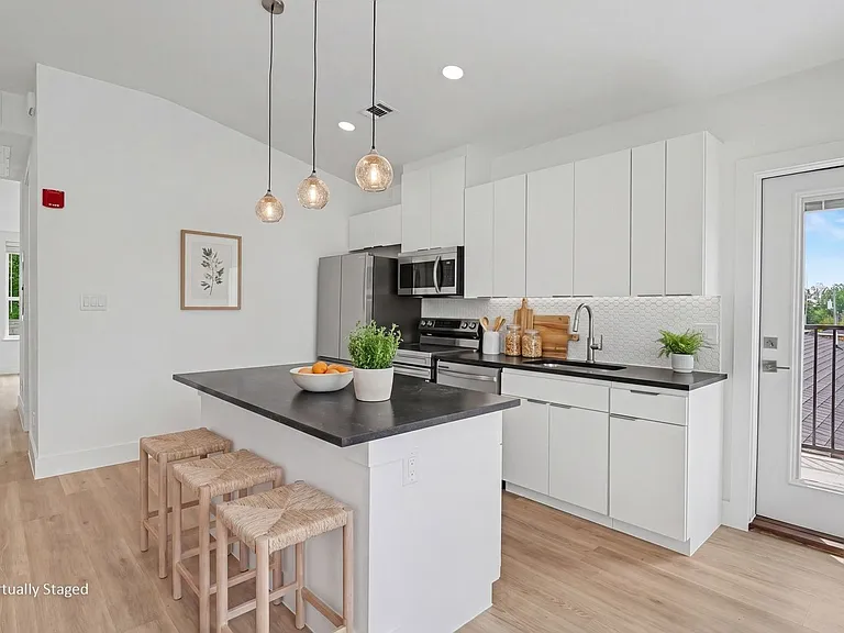 2217 N Fitzhugh Ave #303 — Photo 11