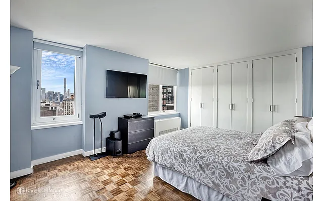 Sold by Douglas Elliman | media 14
